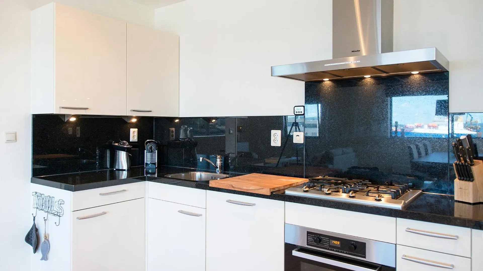 Bizstay Harbour I Scheveningen Apartments L'Aia